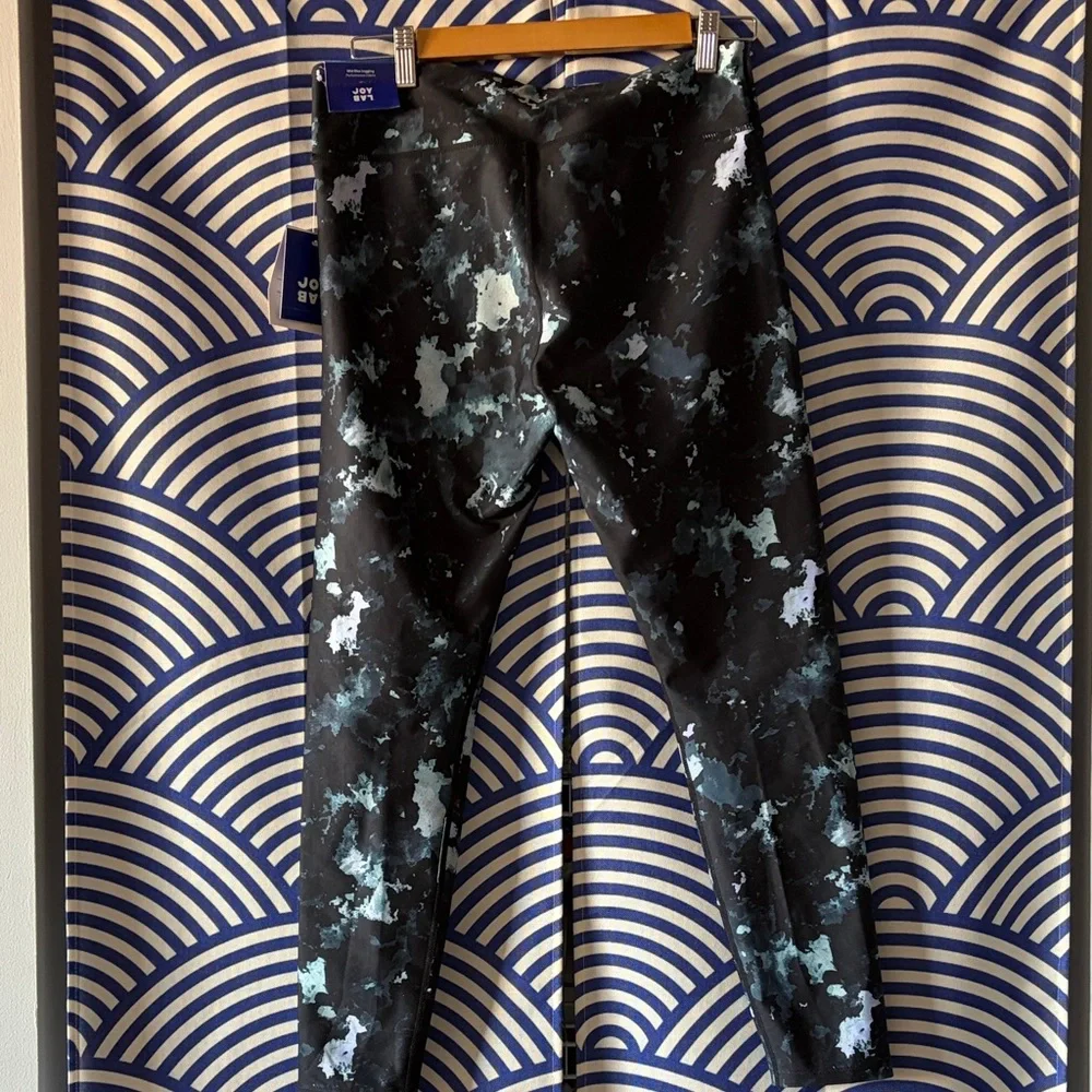 NWT JoyLab Light Gray Mesh Crop Top Sports Bra & Patterned Leggings Bundle Set - Picture 10 of 11